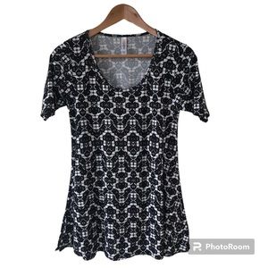 LULA ROE Black & White Geometric Print Short Sleeve Swing Top